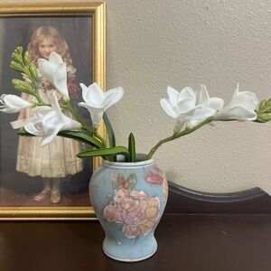 SAND FINISH PORCELAIN FLORAL VASE